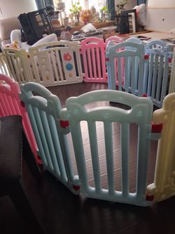 Play yard with 12 panels and 2 doors with that lock.l