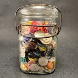 MIXED LOT OF VINTAGE  BUTTONS IN “ATLAS GOOD LUCK” GLASS BAIL CANNING JAR