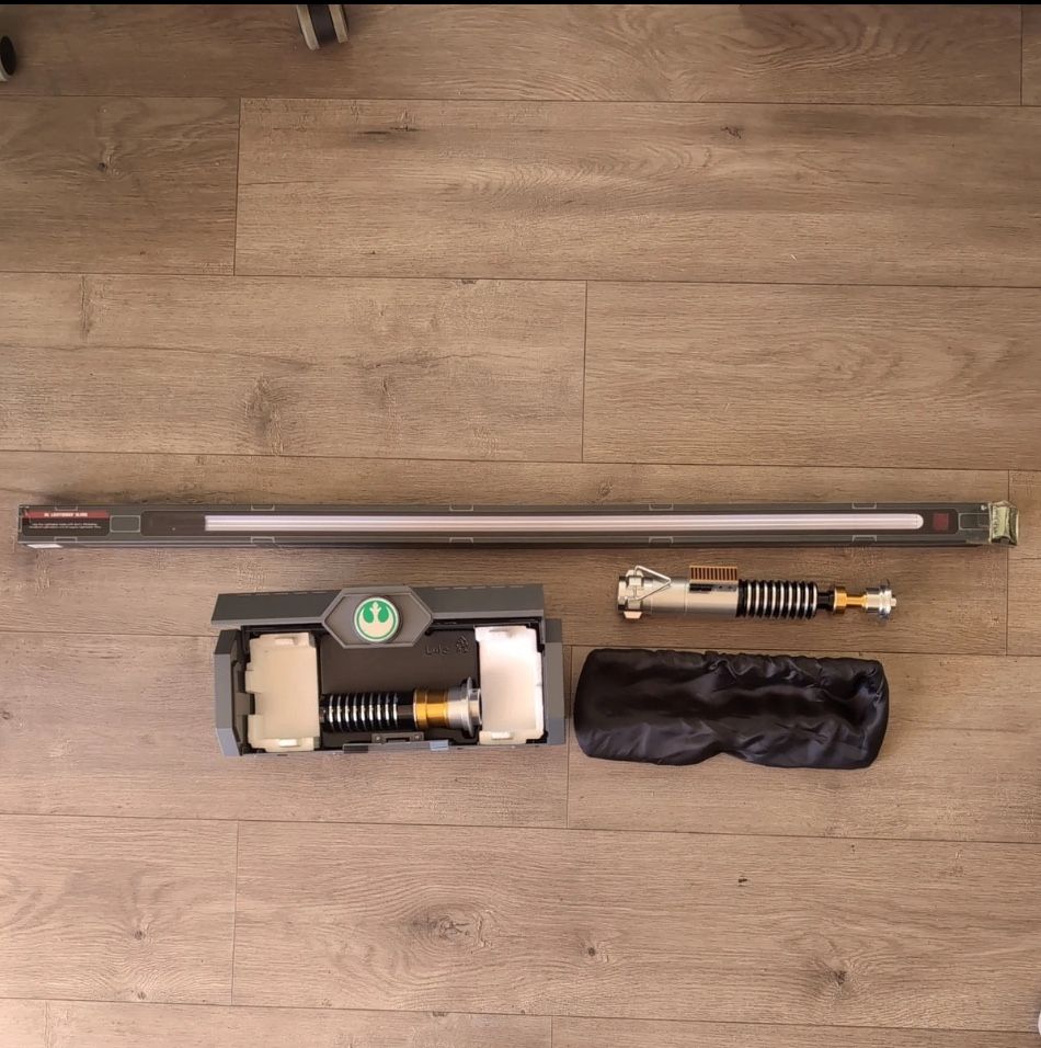 Starwars Galaxy’s Edge Disney Parks Luke Legacy Lightsaber With Long Blade