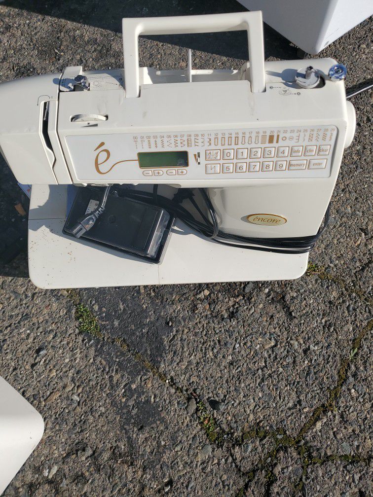 Baby Lock Computer Sewing Machine 