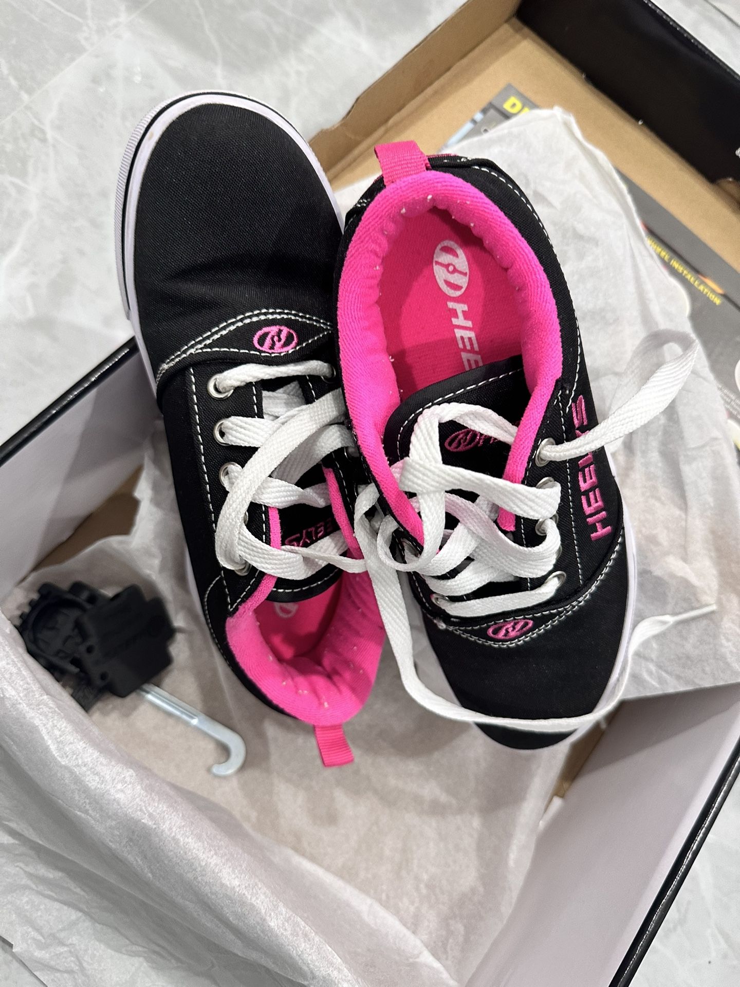 Heelys Rollerblading Shoes