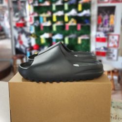 Yeezy Slides Dark Oynx