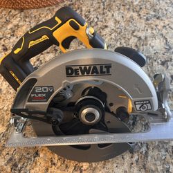 Dewalt 20v Flexvolt Advantage Brushless Circular saw  7 1/4in New with blade