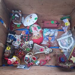 Lots Of Vintage Christmas Tree Decorations