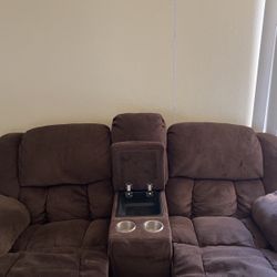 Reclining Loveseat  With Dual Cup Holders )sofa/couch)