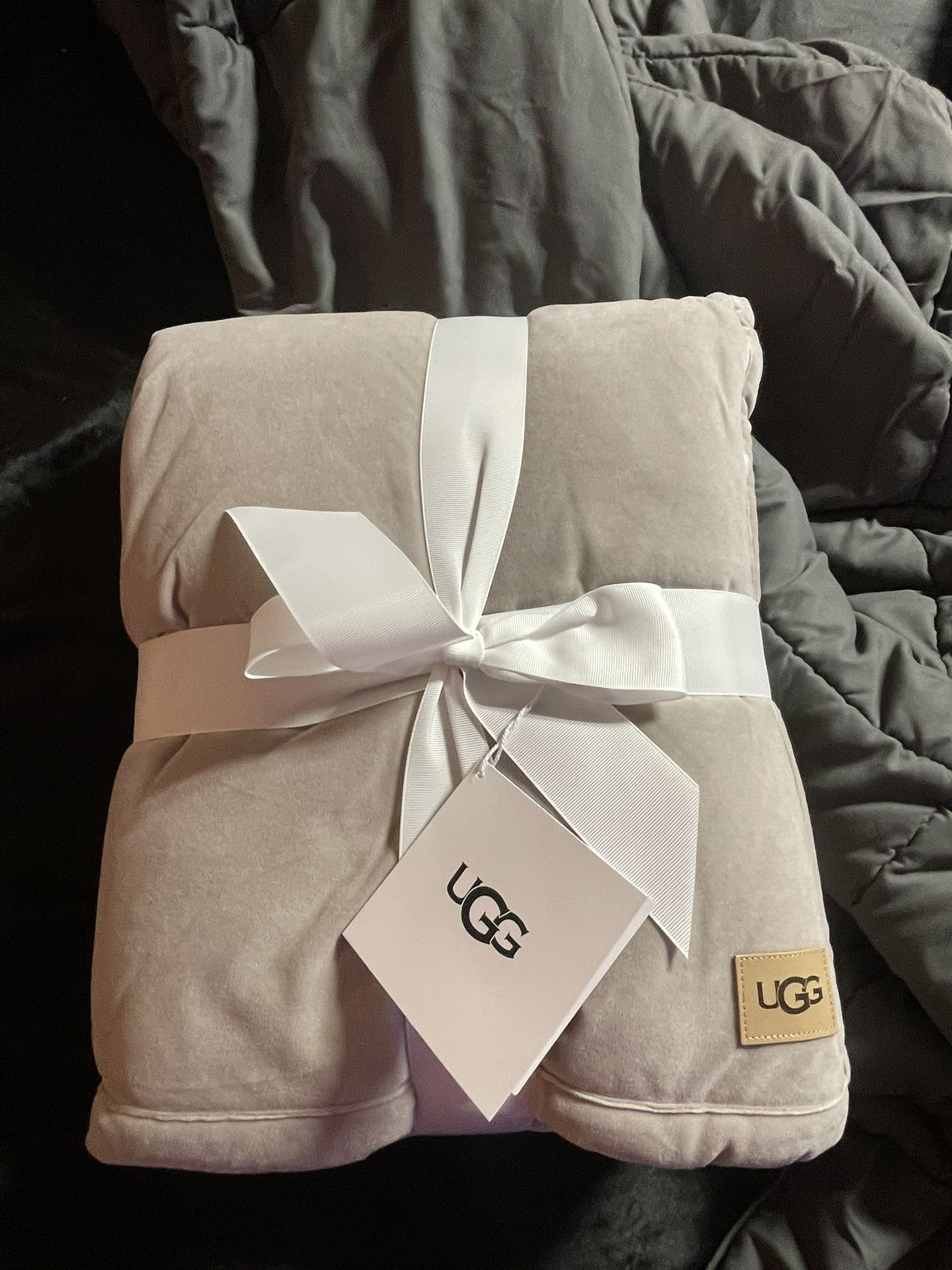 Ugg Bliss Sherpa Throw Blanket. 