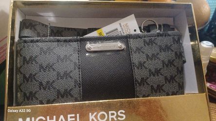  Brand New  Crossbody Médium Cute!