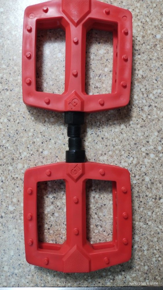 GT PLATFORM PEDALS