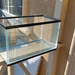 Glass fish tank aquarium 40 liters.