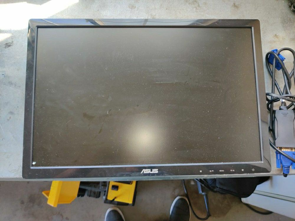 19 IN COMPUTER MONITOR