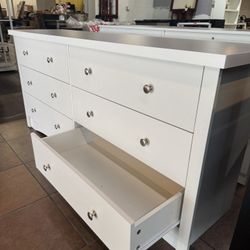 6 Drawer Dresser for Bedroom, Wood Dresser Wide Storage Organizer for Living Room Hallway Closets (White)。 💰150$  📍 Warehouse Address: 2745 Boone St