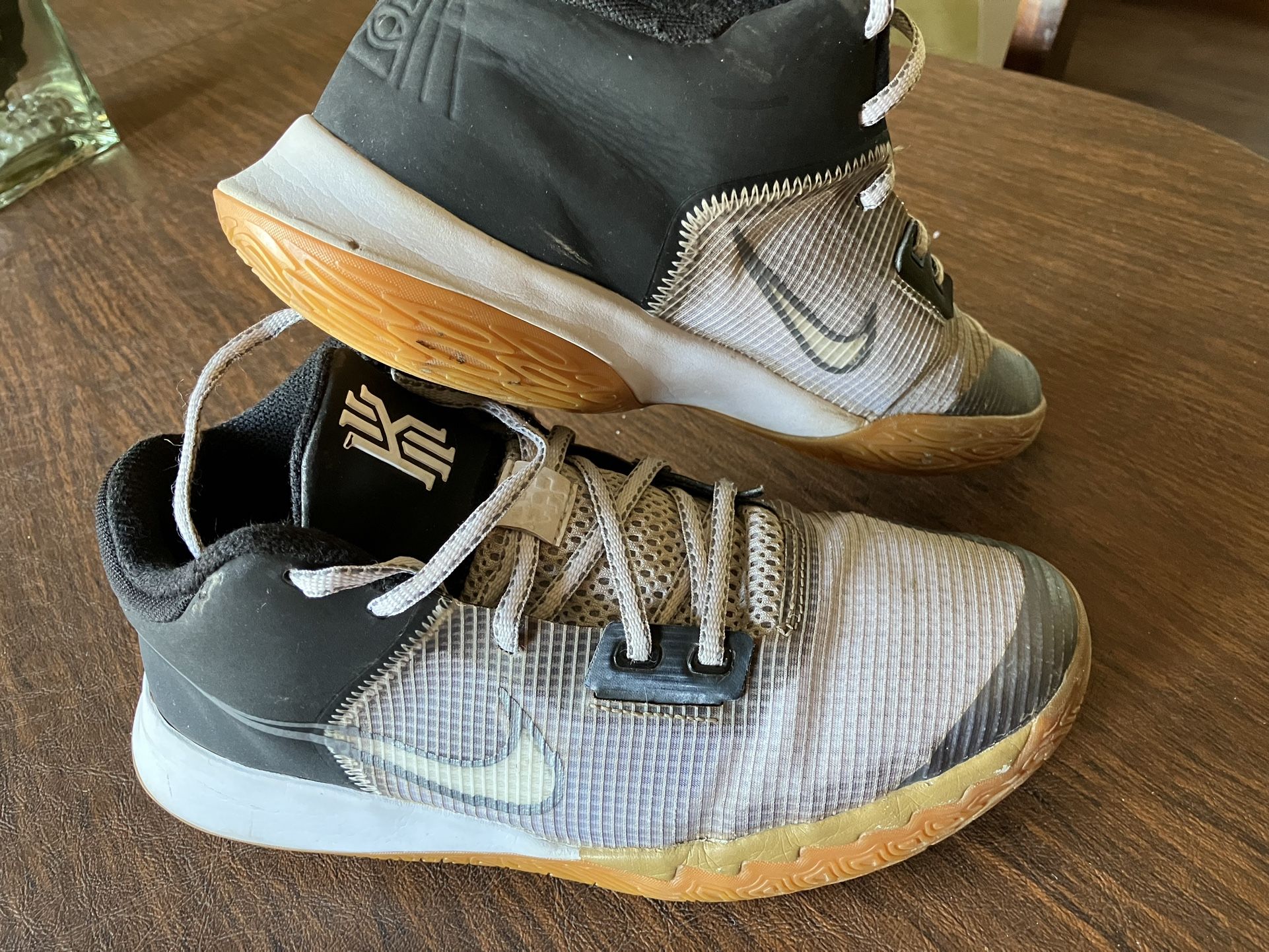 Kyrie Flytrap IV Basketball Shoes Youth 7