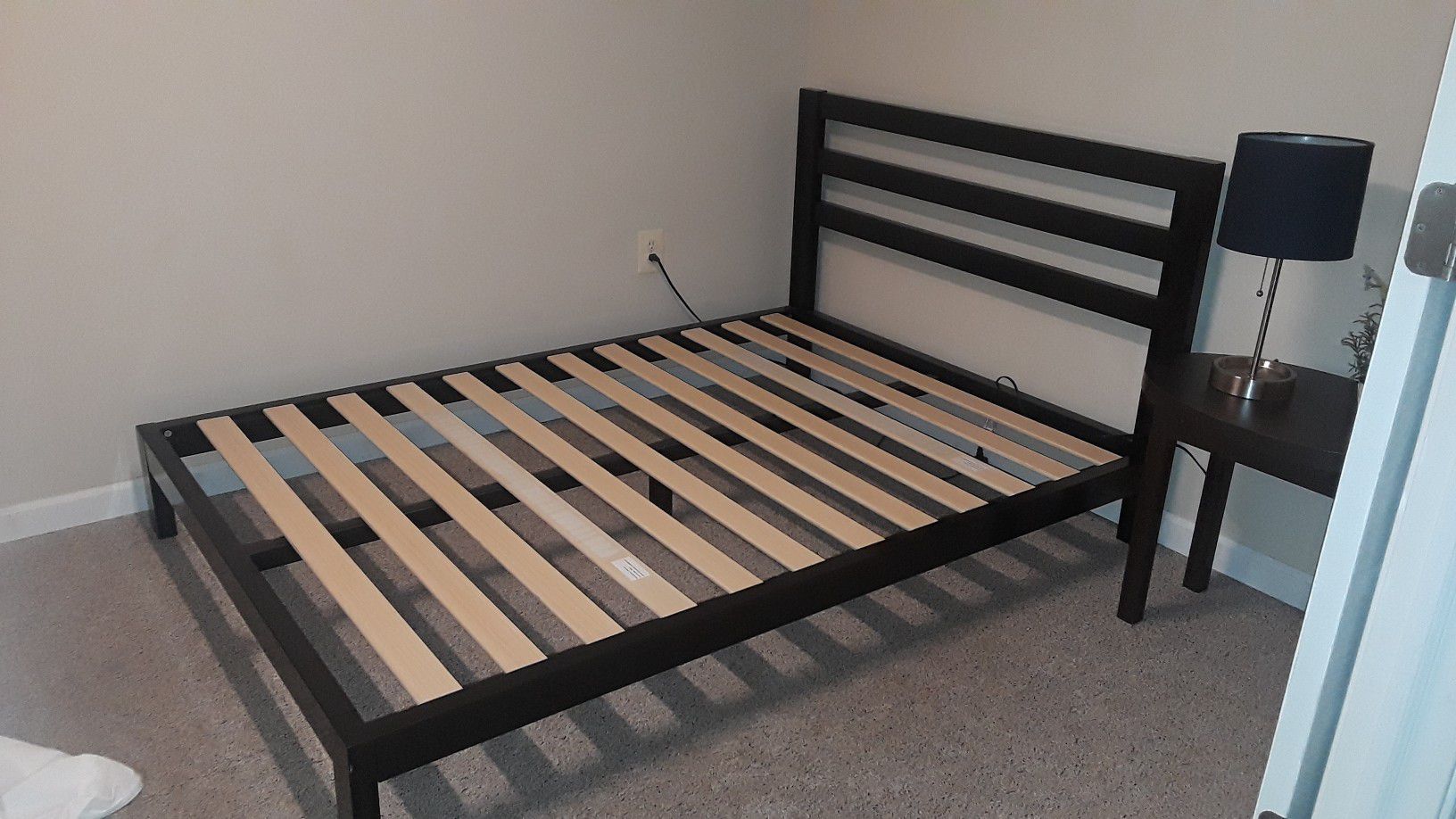 Double/Full bed frame, slates and free mattress