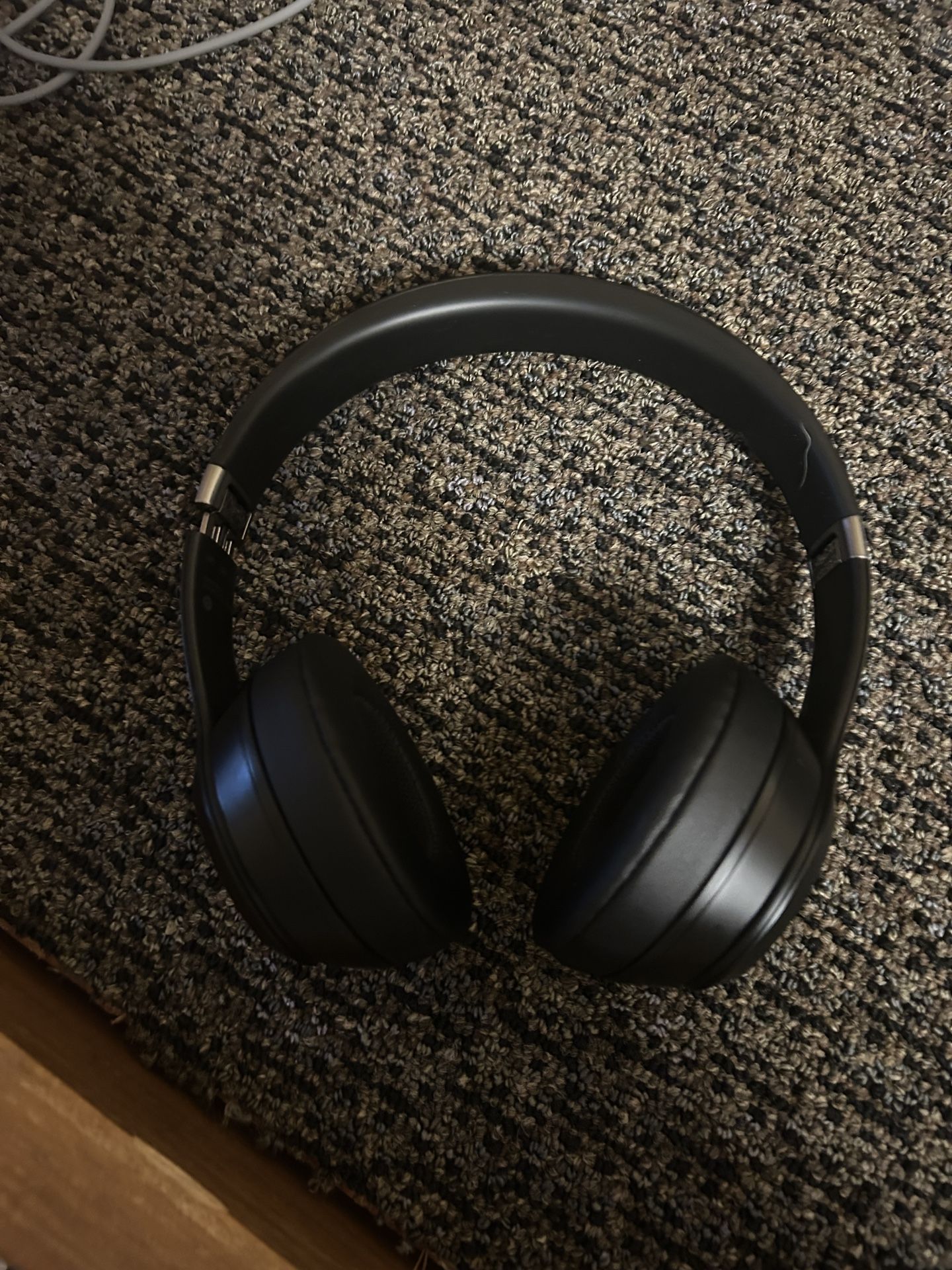 Beats solo 4 (Read Description)