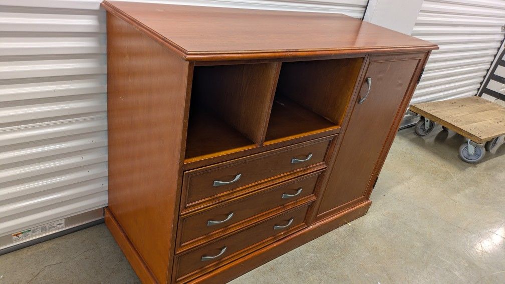 Dresser/ Cabinet. Free Delivery π