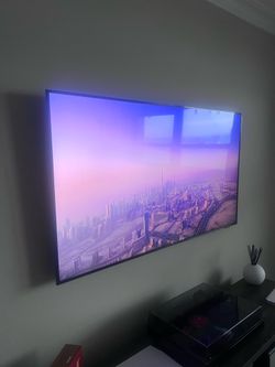Samsung 55” Smart TV with Wall Mount