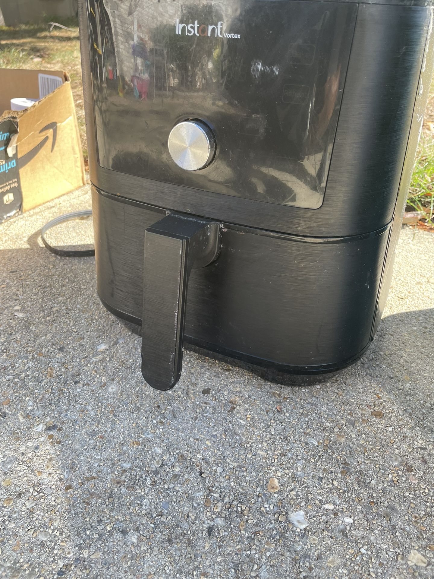 Instant Pot Vortex 6QT XL Air Fryer, 4-in-1 Functions that Crisps, Roasts, Reheats, Bakes for Quick Easy Meals, 100+ In-App Recipes, AS-IS