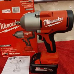 M18 MILWAUKEE Brushless 1/2 Impacto Con Batería $295