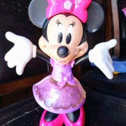 Minnie Mouse Sparkle Surprise Doll