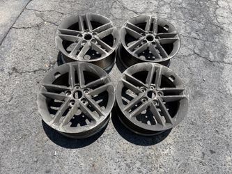 Hyundai Santa Fe 17 inch aluminum rims 5 on 4.5 inches (114.3mm)