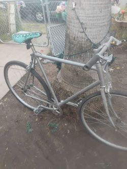 Vintage mountain bike in great shape tires aired up