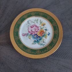 A European-style decorative porcelain plate