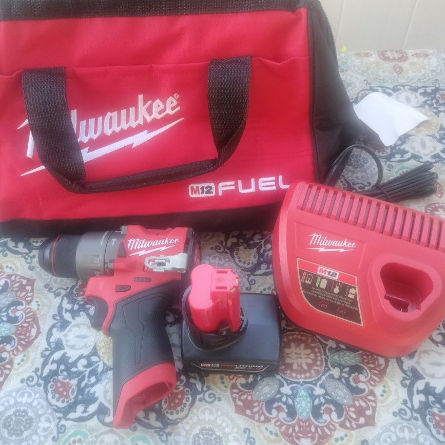 Milwaukee M12 FUEL 12 V Lithium Ion Brushless Cordless 1/2" Hammer Drill With High Output 4.0 Ah Battery & Charger