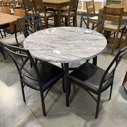 Round Dining Table Set!!