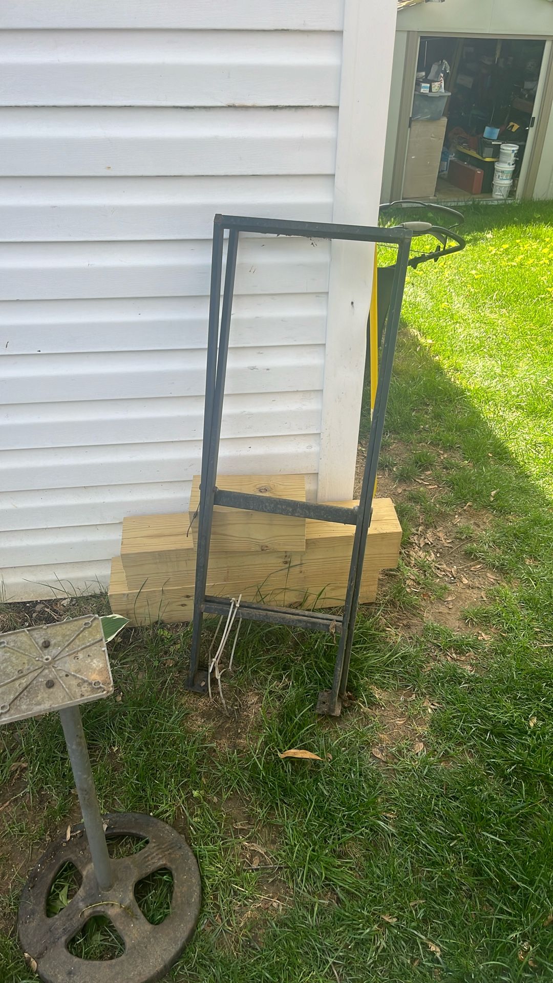tile saw stand.
