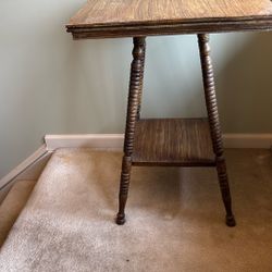 Nice Parlor Leg Table 