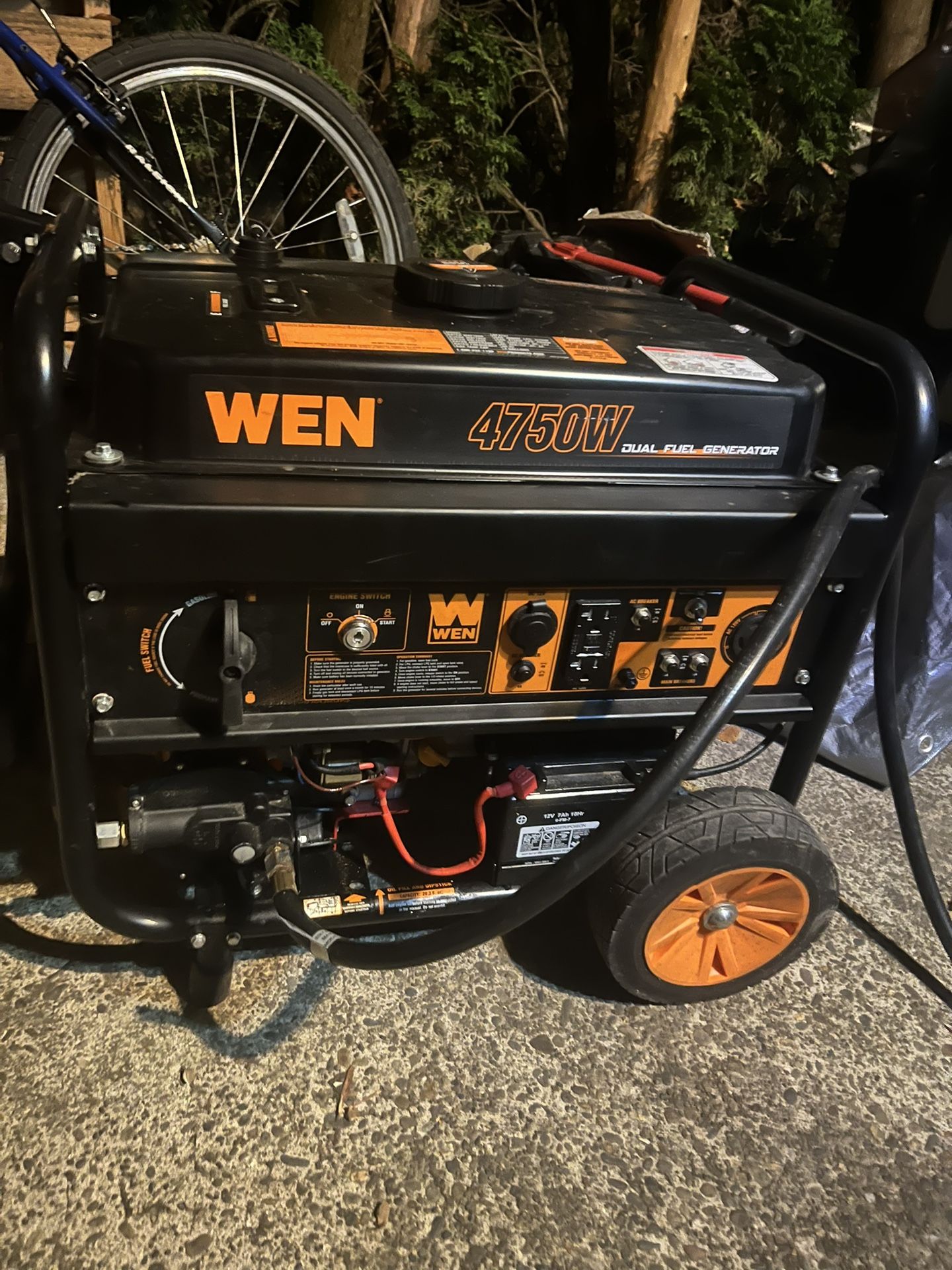 WEN DF(contact info removed)-Watt 120-Volt/240-Volt Dual Fuel Portable Generator