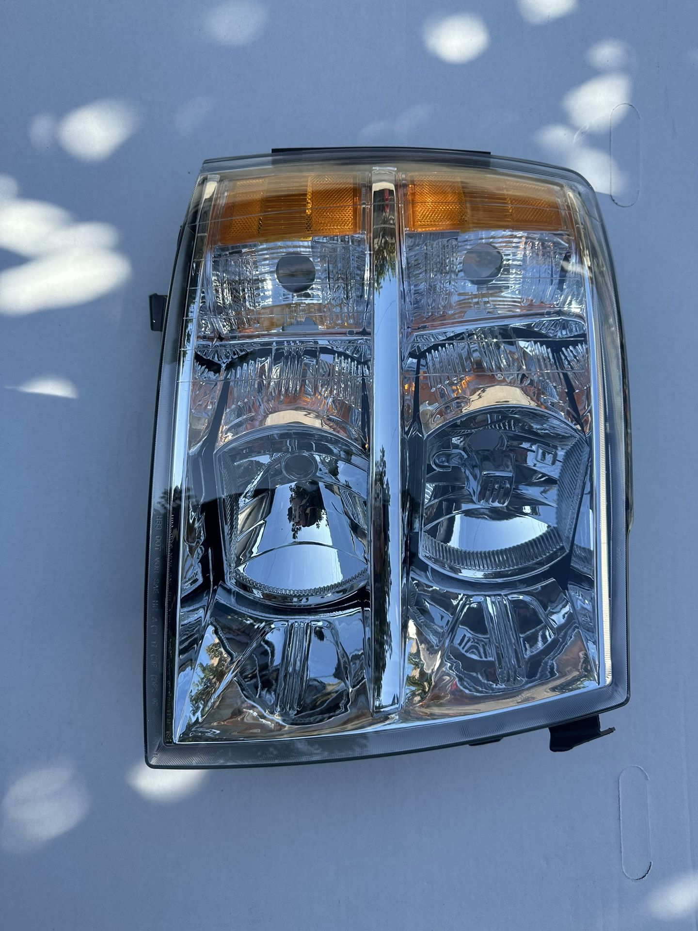 Chevy Silverado 1500/2500/3500 Right Side Headlight Year 2007-2013