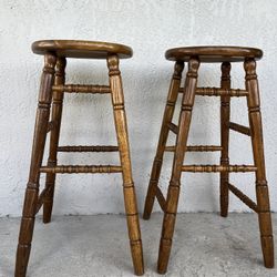 Vintage Oak Bar Stool Traditional 20th Century Turned Wood Design
