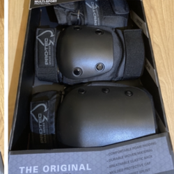 New protective gear, knee pads, elbow pads , wrist pads for kids 14 +years