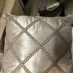 Set Of 2 Waterford hazeldene decorative pillows