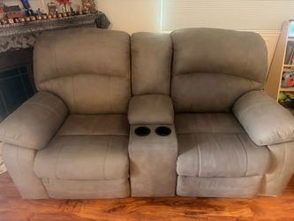 Reclining Sofa & Love seat with adjustable head rests!