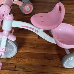 Brand New Out The Box  Girl Bike  For The Seat It’s 5$ At Walmart 