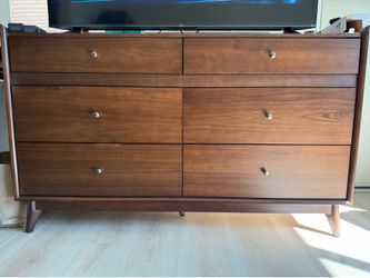 BRAND NEW CONDITION DRESSER