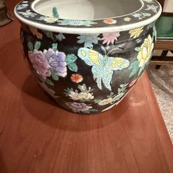Antique  porcelain  planter