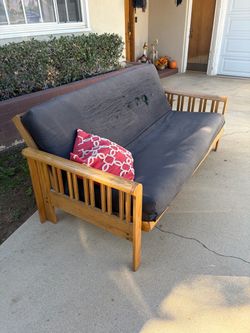 Futon (folds out into bed)