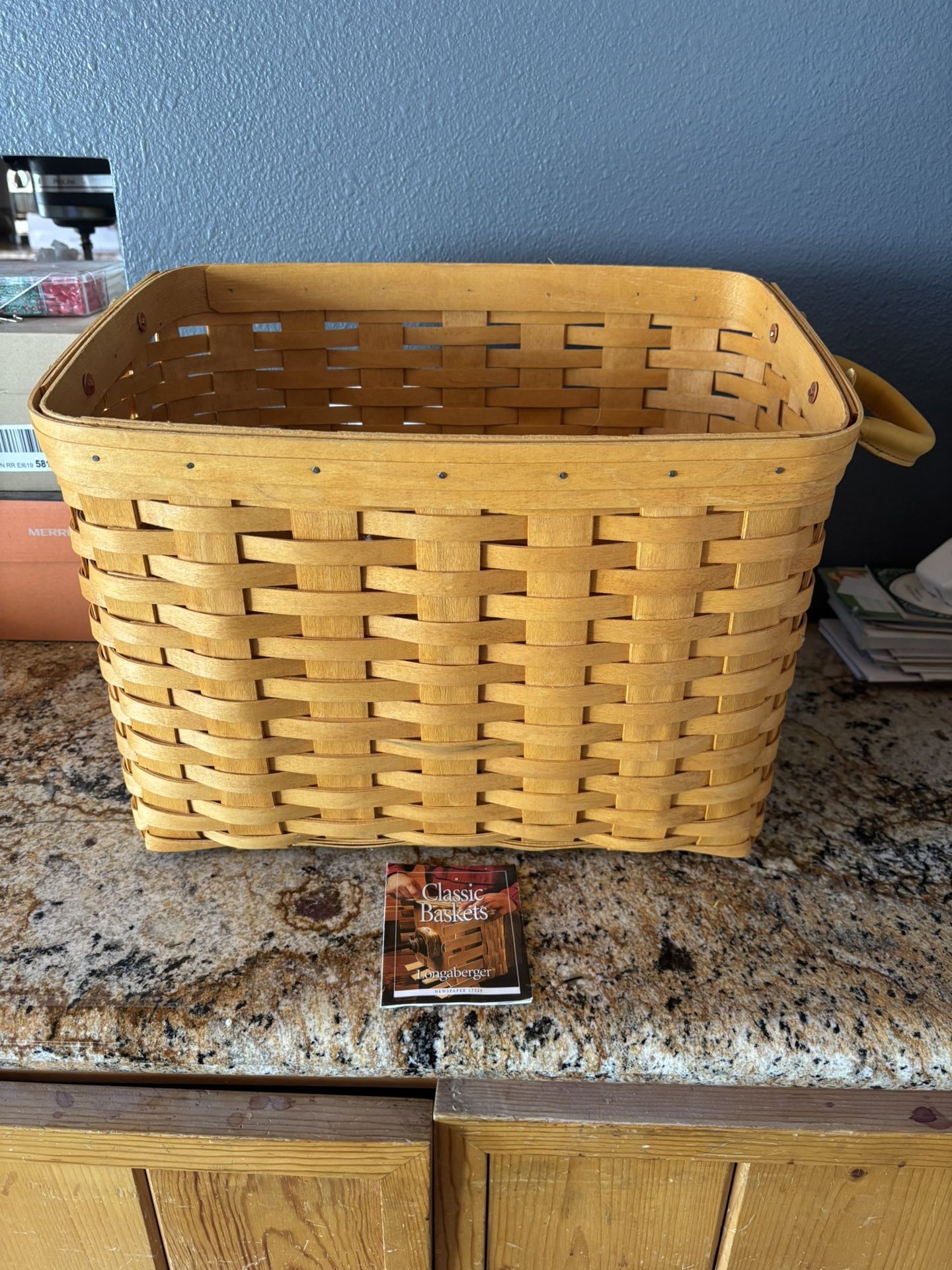 Longaberger Vintage NWT RARE Classic Newspaper Basket