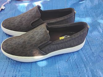 DIFFERENT KINDS OF SHOES