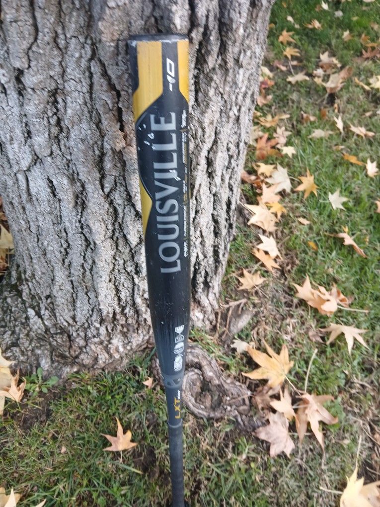 LOUISVILLE SLUGGER 33 INCH FASTPITCH SOFTBALL BAT. FIRM PRICE LOCATED IN GLENDORA