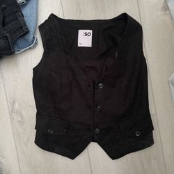 super cute black vest top