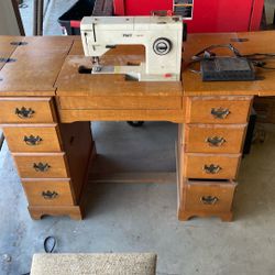 Pfaff Sewing Machine 