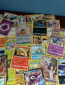 100+ Pokémon Cards 