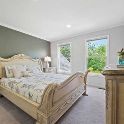 Raymour & Flanigan 4 piece queen bedroom set 