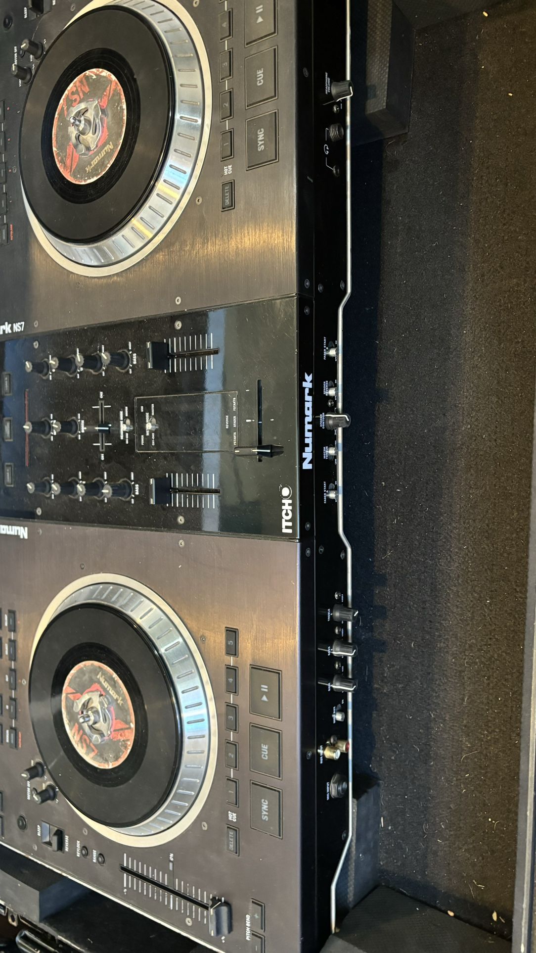 Beats lap Top & Newmark Ns7 Dj Turn Tables