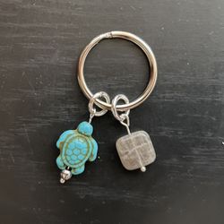 .Natural Charged Howlite & Labradorite Keychain (known For: Healer, Cleanses Aura,Protect Against Negativity,Reduce Stress, Calm Emotions)