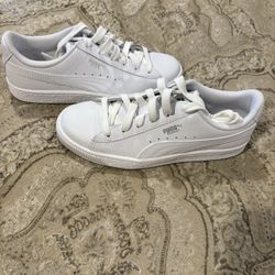 White Low Top Puma Sneakers Size 4 Youth 5.5/6 Woman *BRAND NEW*